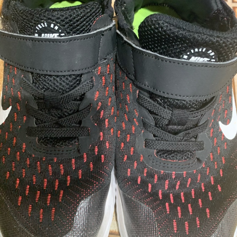 Girls Nike shoes size 3